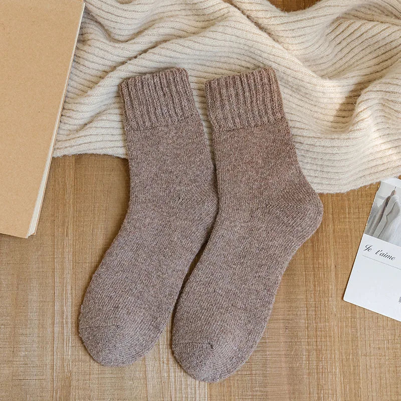 Lily Ribbed Crew Socks | Form-Fitting Crew Socks