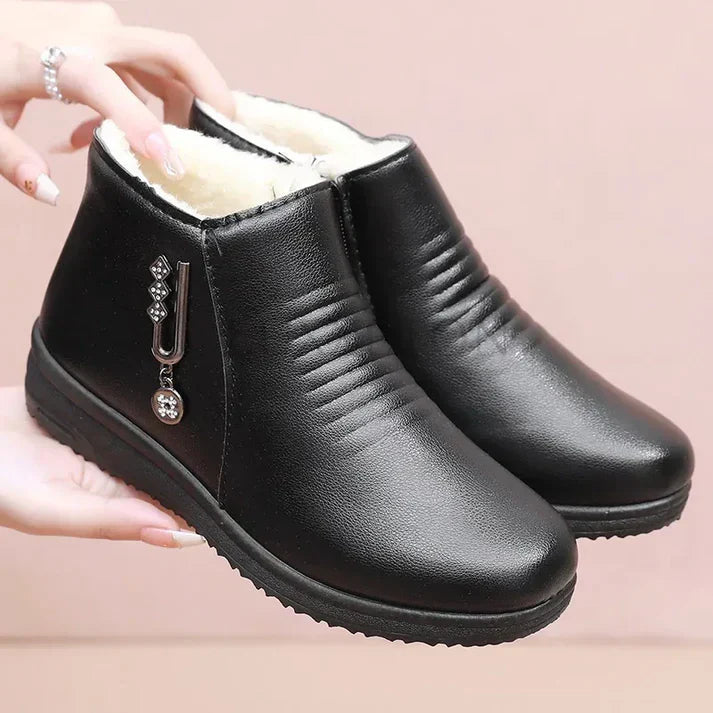 Stylish orthopedic ankle boots by Reynaza
