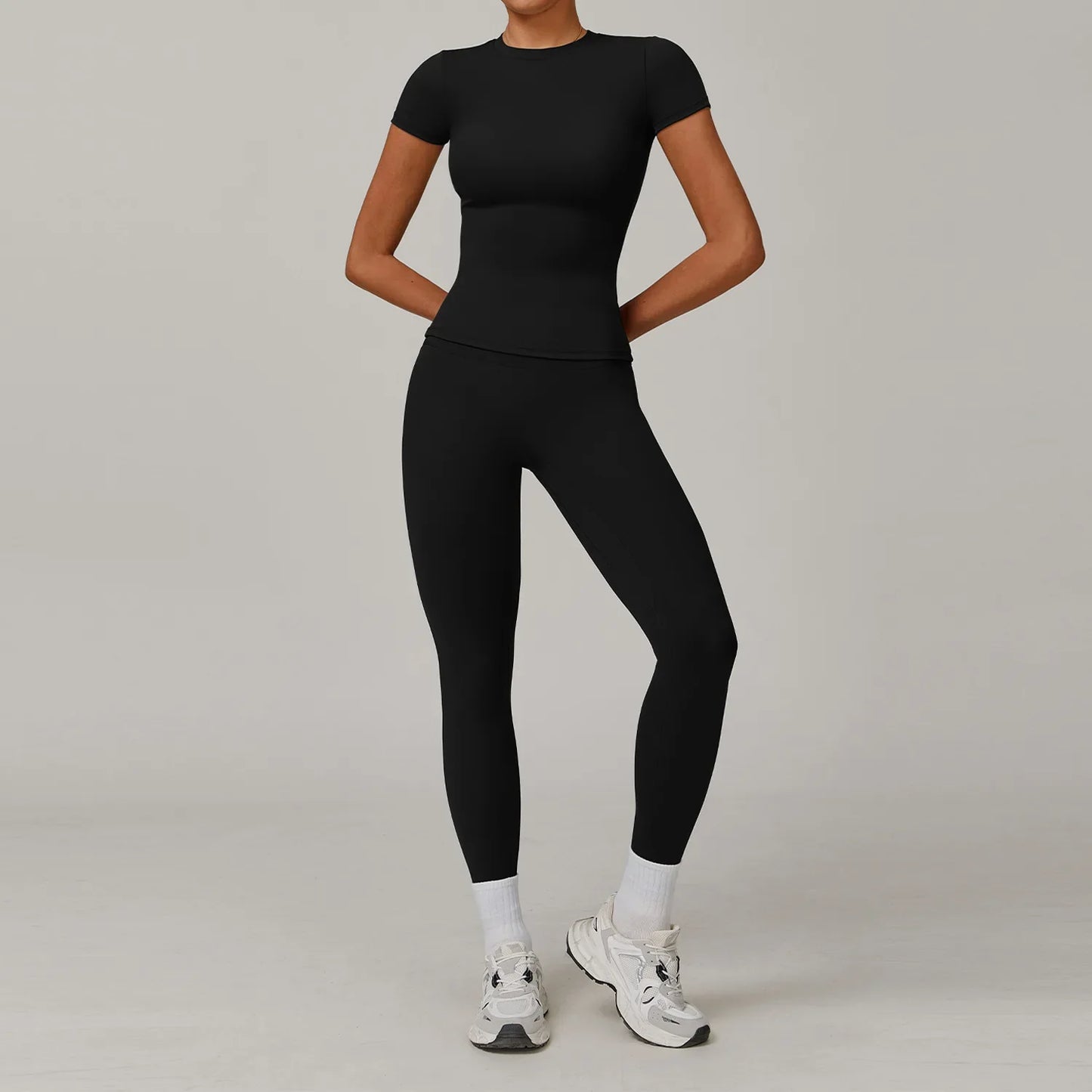 Comfortable 2-Piece Women's Fitness Outfit