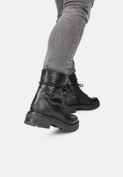 Stylish Women's Lace-Up Boots with Python Pattern – Comfortable and Versatile Footwear