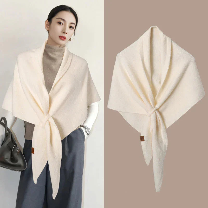 Fashionable triangular scarf for women made of a wool blend for autumn and winter