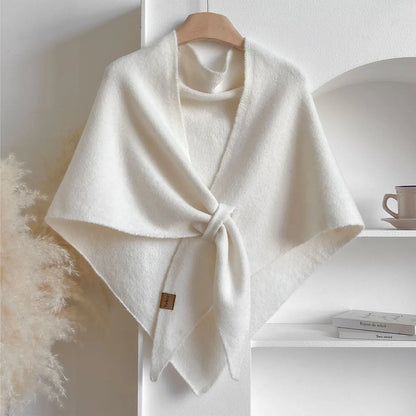 Fashionable triangular scarf for women made of a wool blend for autumn and winter