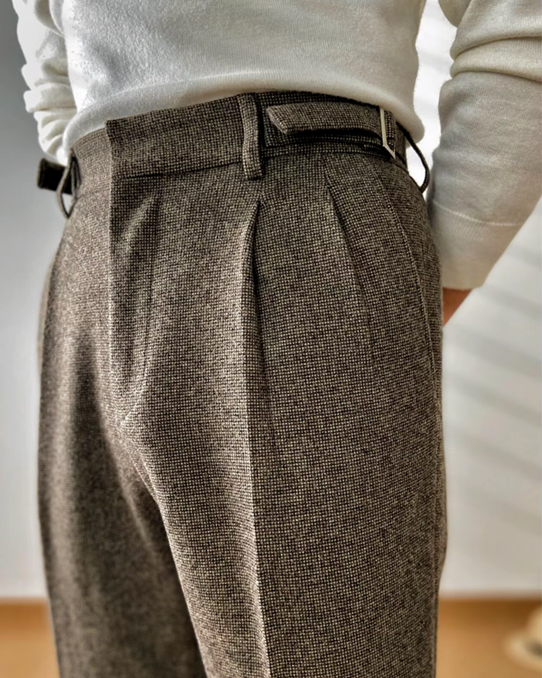 Trousers - Tailored Structured Fit & Neat Close Lines