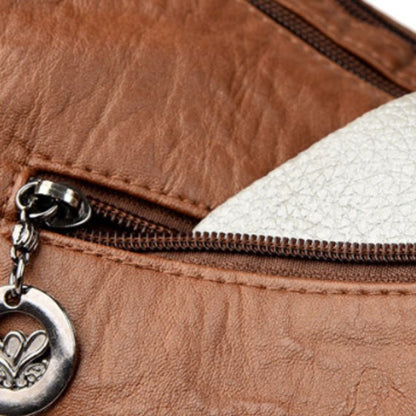 Vintpack - Studded leather backpack - Ideal for school and travel - Travel detail - Compact