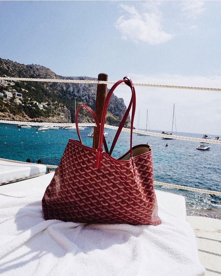 LuxeVera | Timeless Fashion Handbag – Sophisticated Style, Everyday Comfort