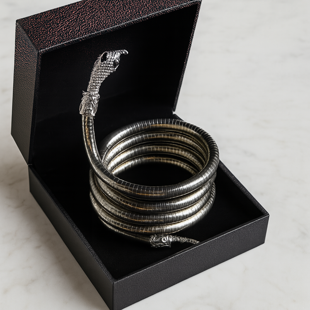 Fashionable Snake Pattern Choker Necklace