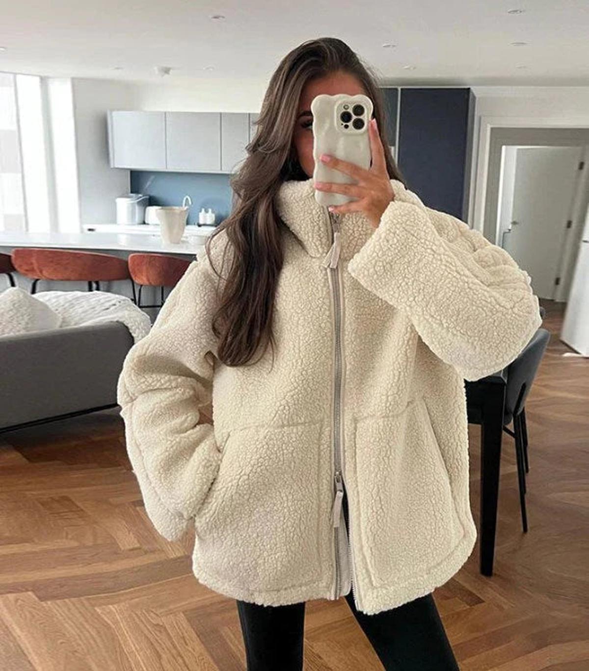 Cozy Large Wool Coat With Faux Fur Collar - BritishElegance