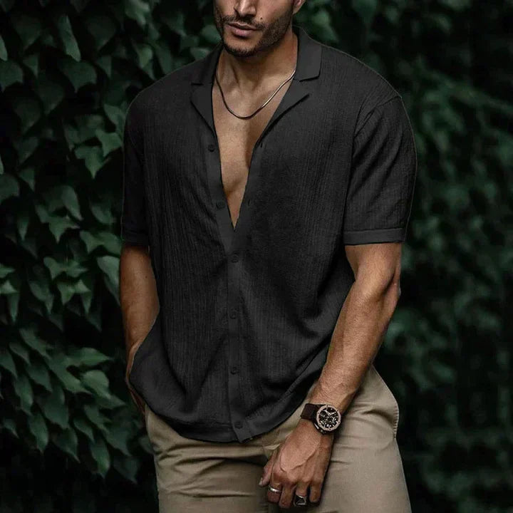Summer comfort and stylish cut in a men's linen shirt