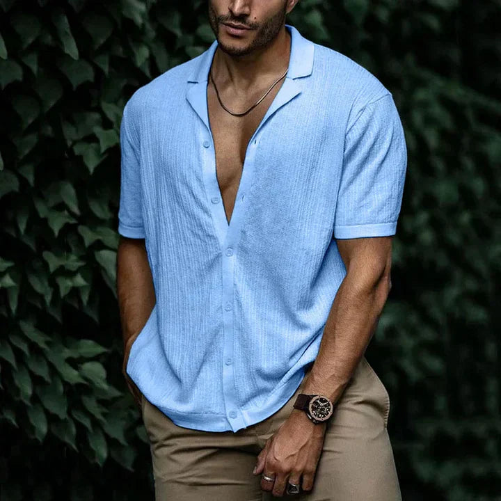 Summer comfort and stylish cut in a men's linen shirt