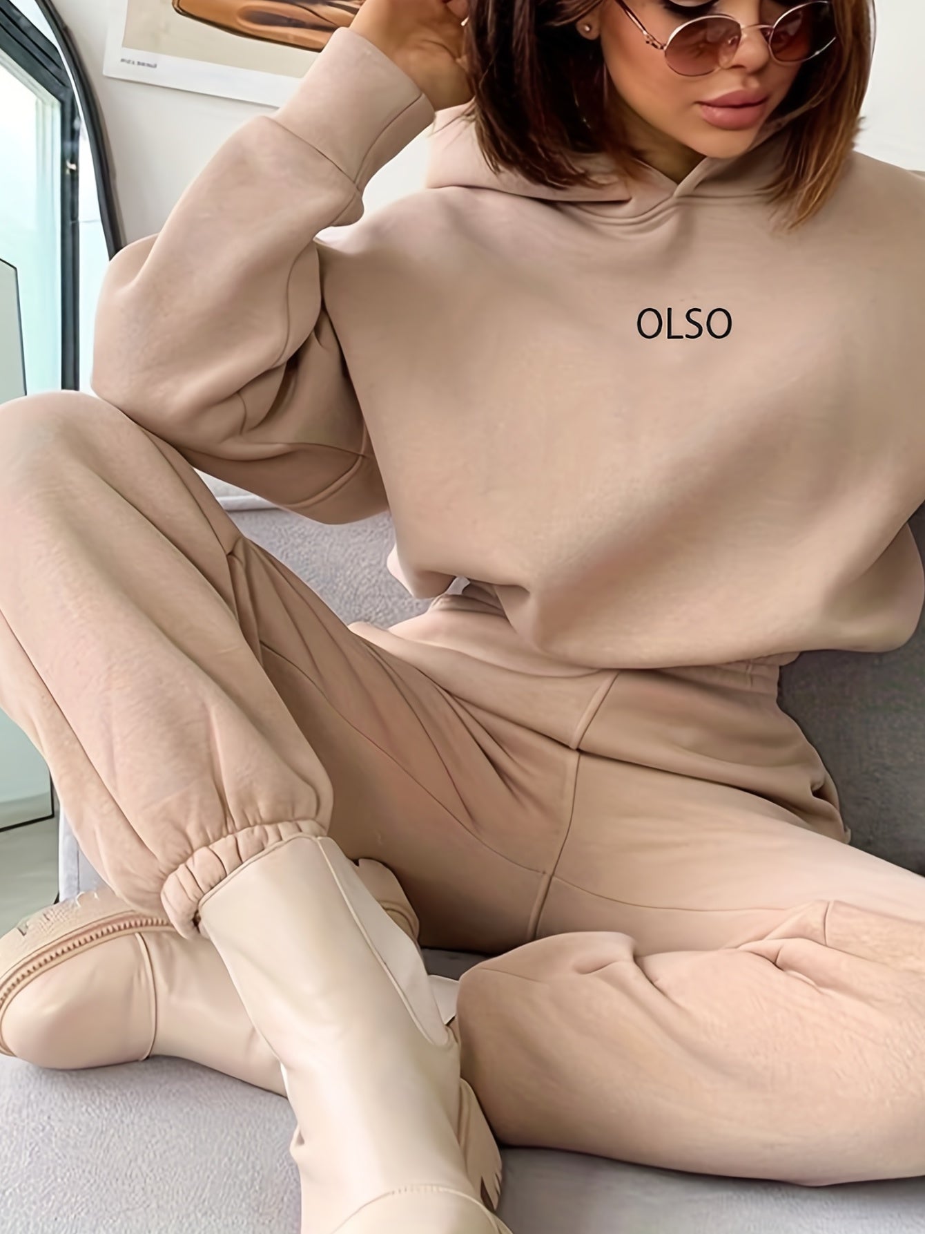 Comfy Women's Hoodie Tracksuit with Elastic Waistband