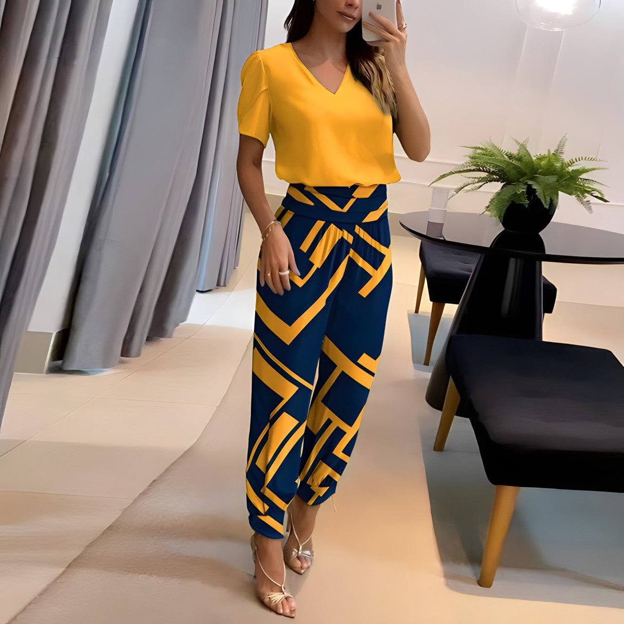 Trendy Floral V-Neck Outfit - BritishElegance