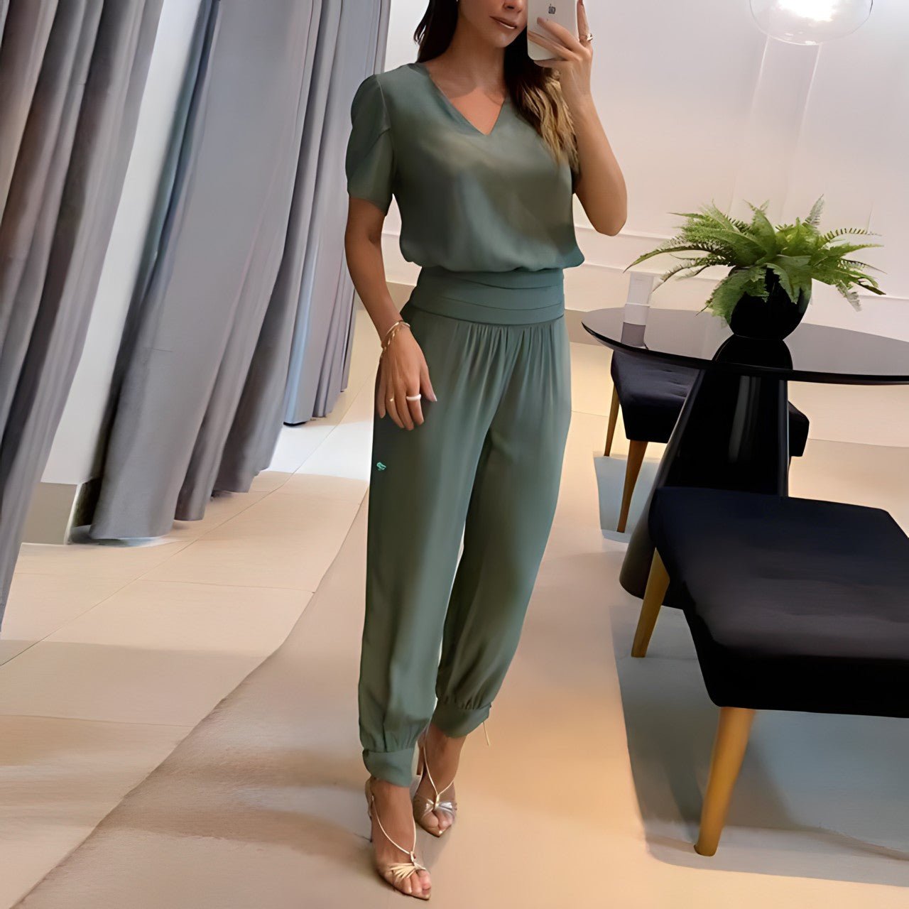 Trendy Floral V-Neck Outfit