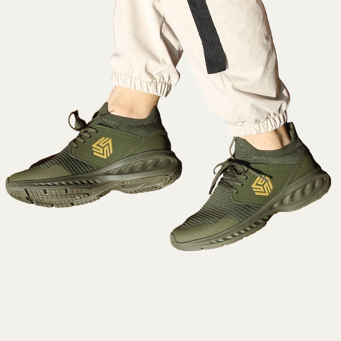 Men’s Lightweight Knit Running Shoe with Cushioned Sole