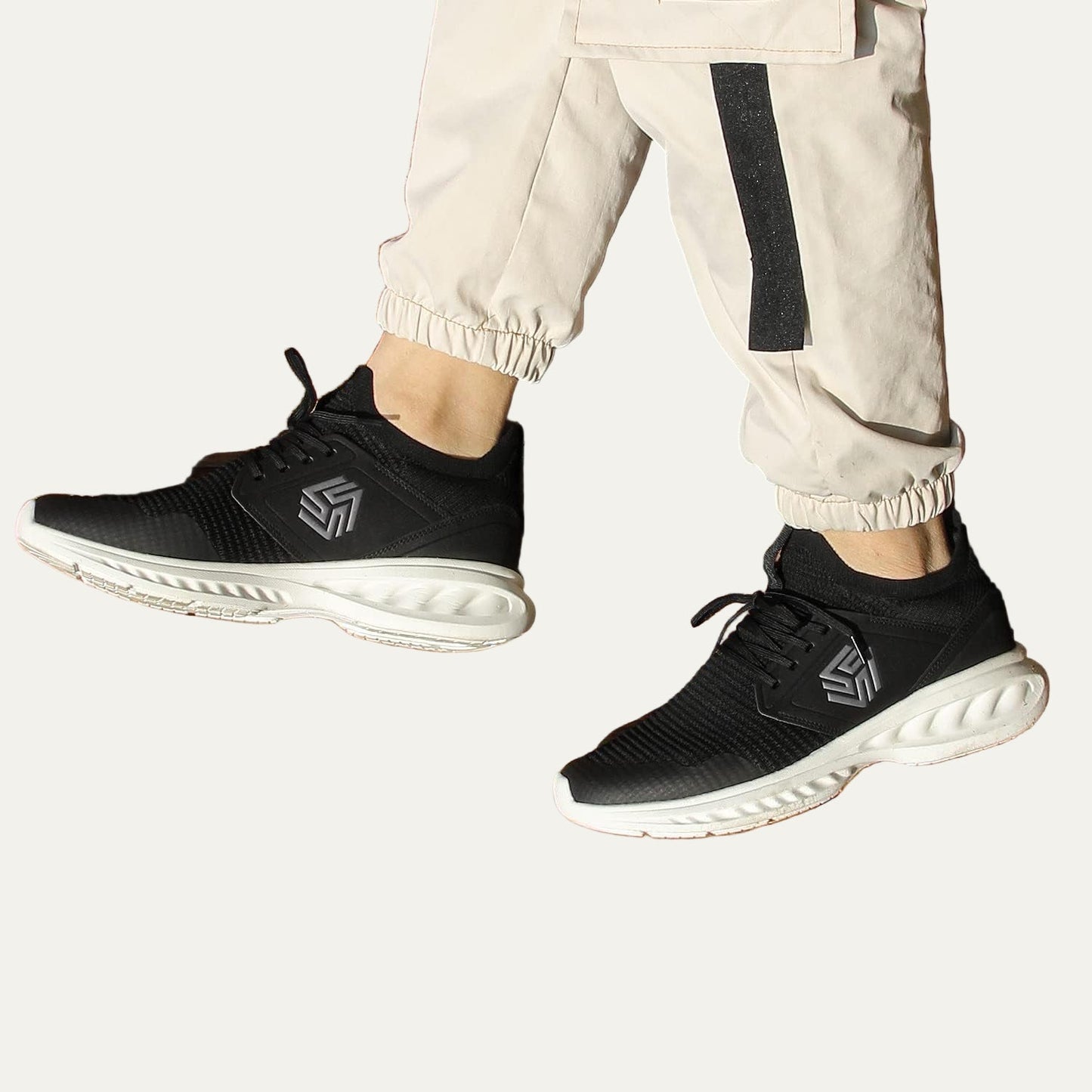 Men’s Lightweight Knit Running Shoe with Cushioned Sole