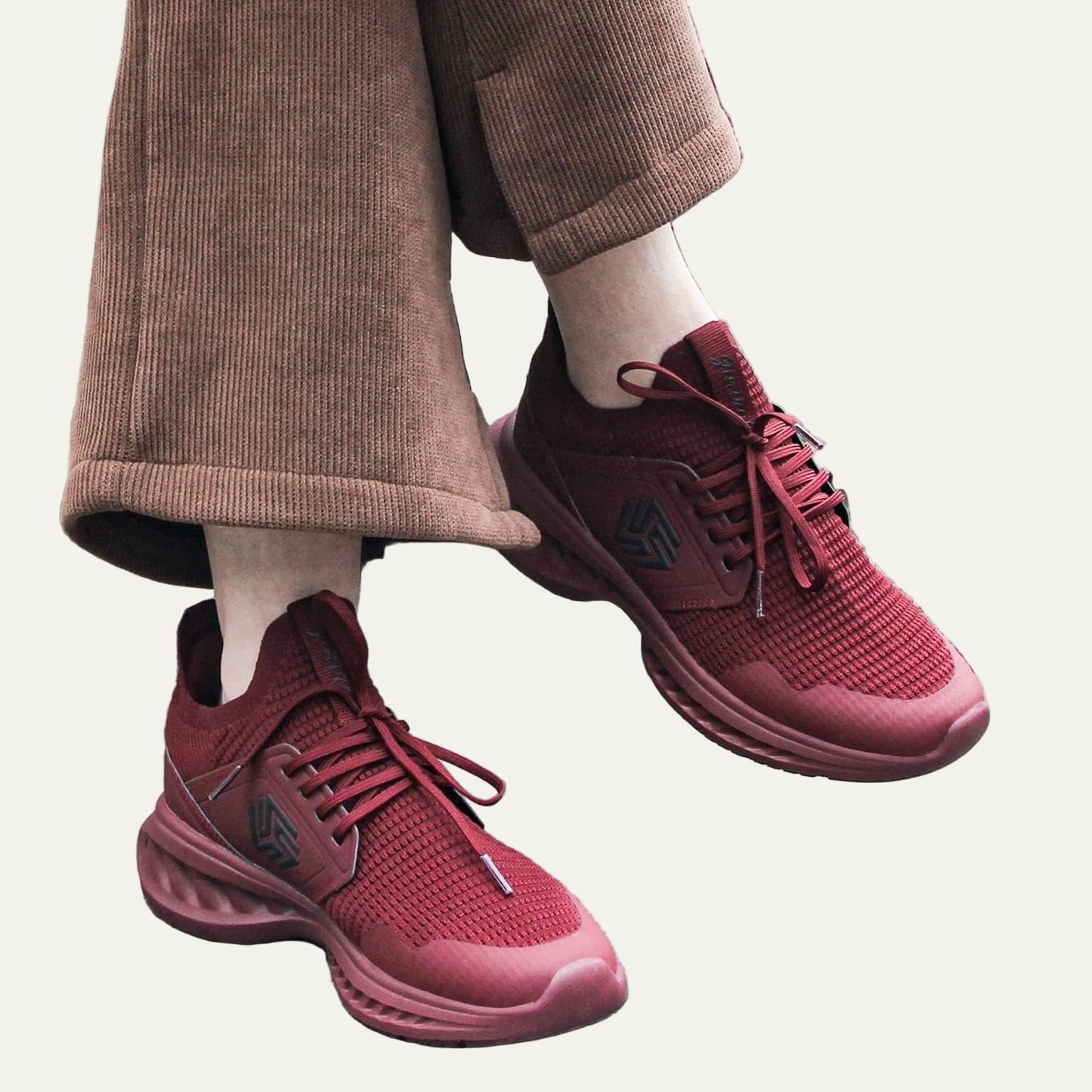 Men’s Lightweight Knit Running Shoe with Cushioned Sole