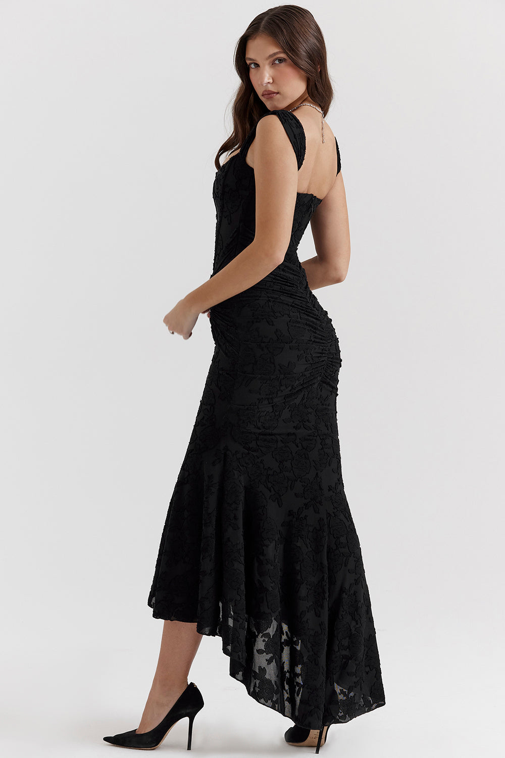 Feminine Lace Evening Dress – Elegant Women’s Gown for Formal Occasions