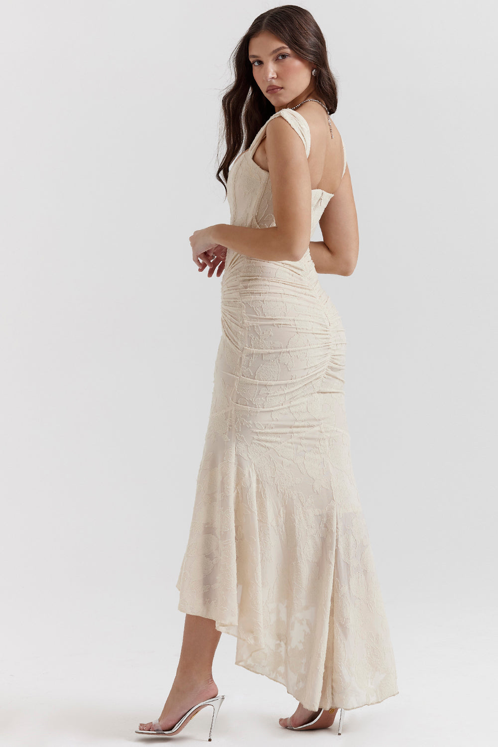 Feminine Lace Evening Dress – Elegant Women’s Gown for Formal Occasions