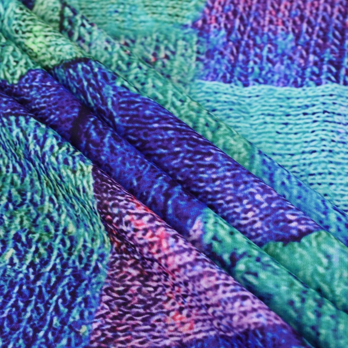 Colorful Sweatshirt with Unique Design - Vivelle