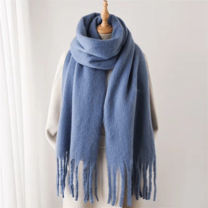 CosyCharm – Soft cashmere scarf with tassels for warm winter days