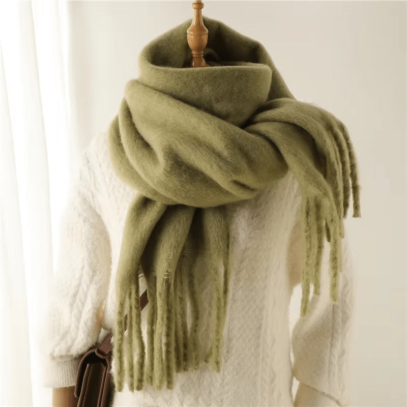 CosyCharm – Soft cashmere scarf with tassels for warm winter days