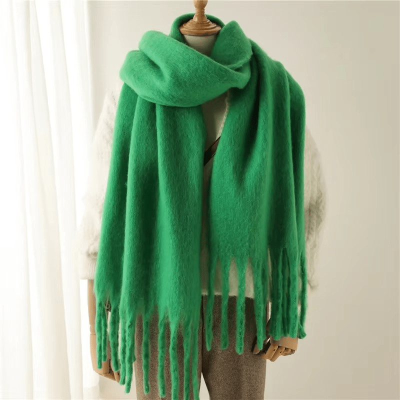 CosyCharm – Soft cashmere scarf with tassels for warm winter days