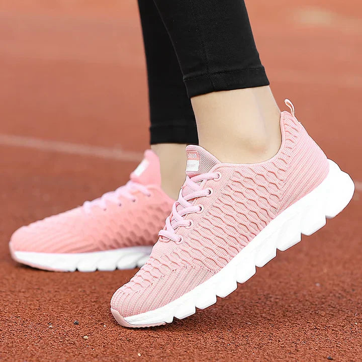 Knit Sneakers: Dynamicrun's Flexible and Breathable Design