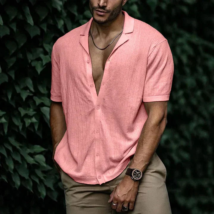 Summer comfort and stylish cut in a men's linen shirt
