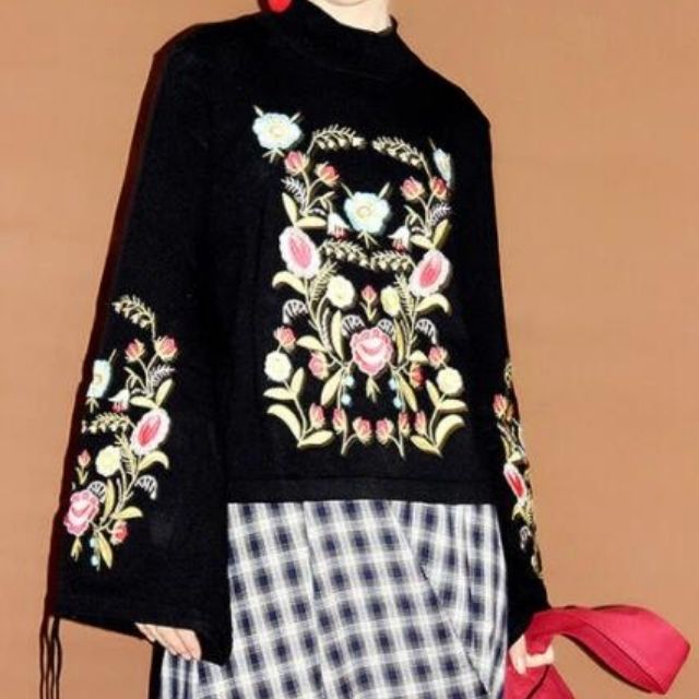 Embroidered Flower Sweater - Alina