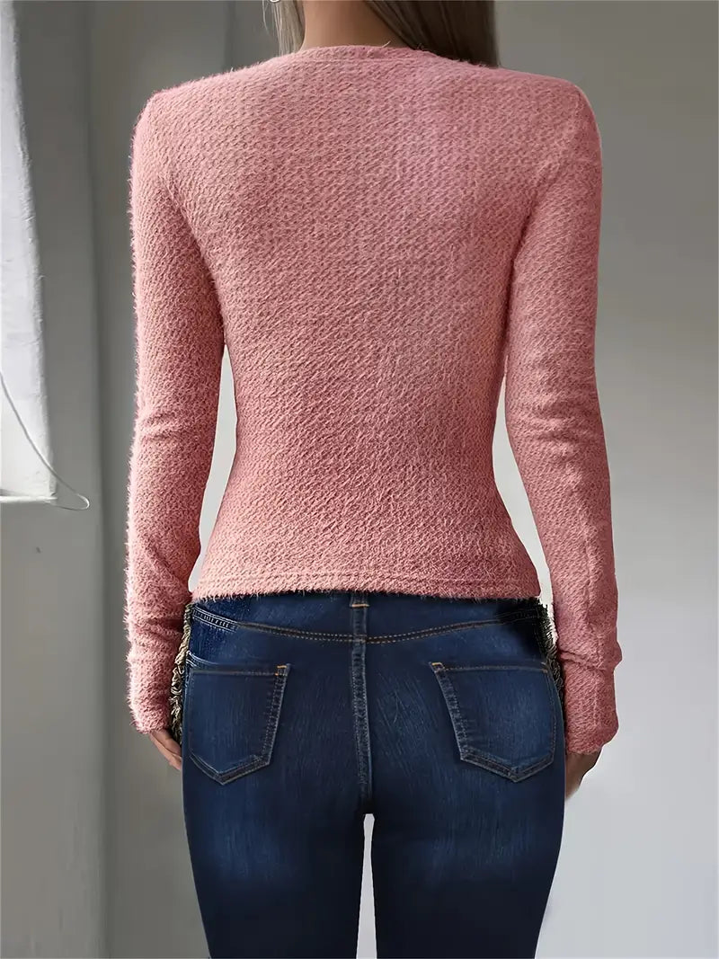 Round-neck knitted sweater with a minimalist design for women