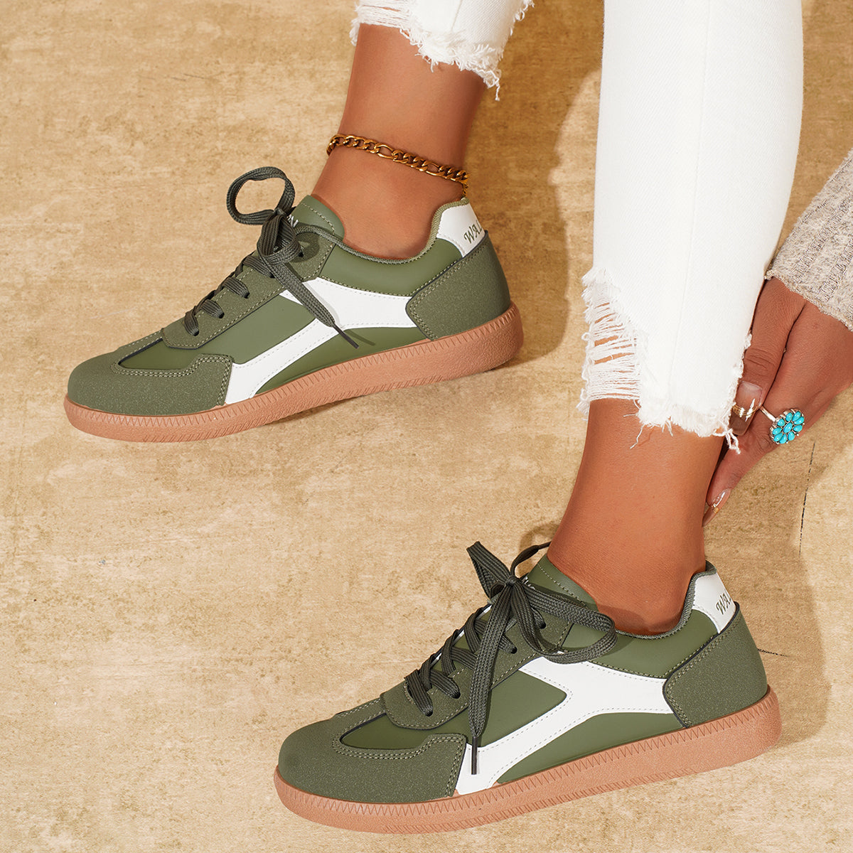 Vionni Sneakers