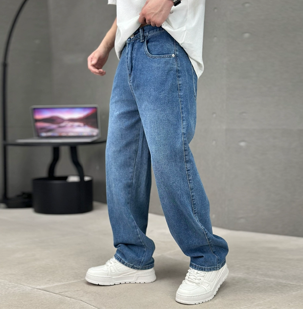 Men's Classic Fit Straight Jeans