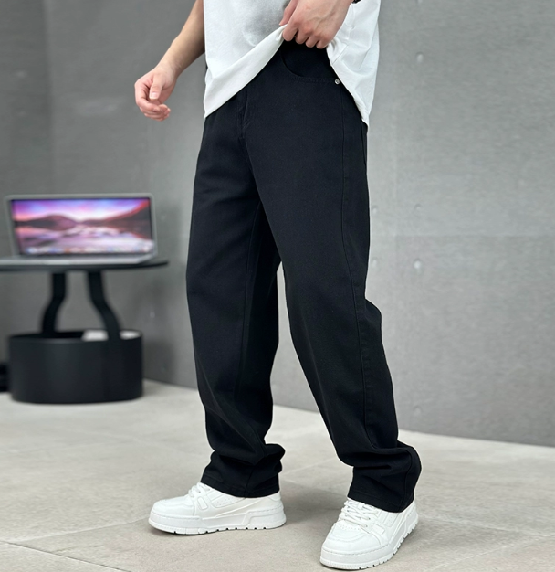 Men's Classic Fit Straight Jeans