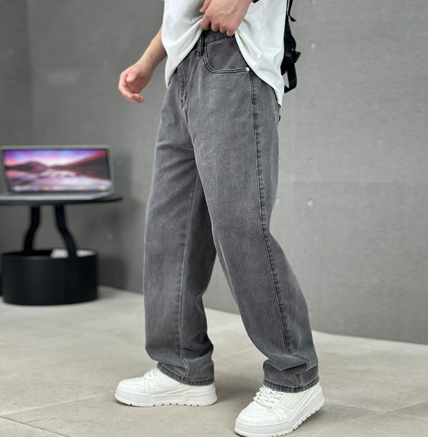 Men's Classic Fit Straight Jeans - BritishElegance