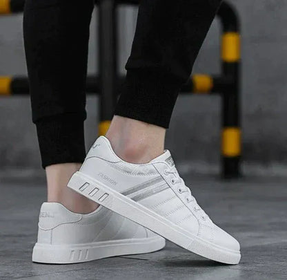 Comfortable Cushioned-Sole Trainers Men with Stripe Accents