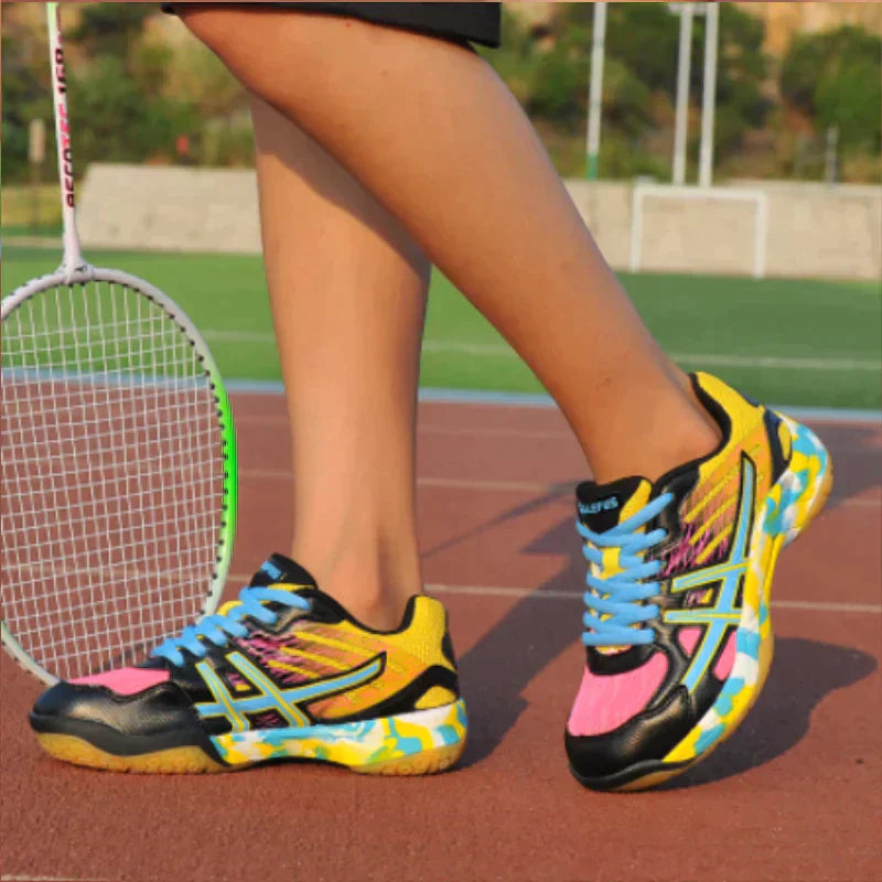 Lightweight and breathable dynamic sports shoes