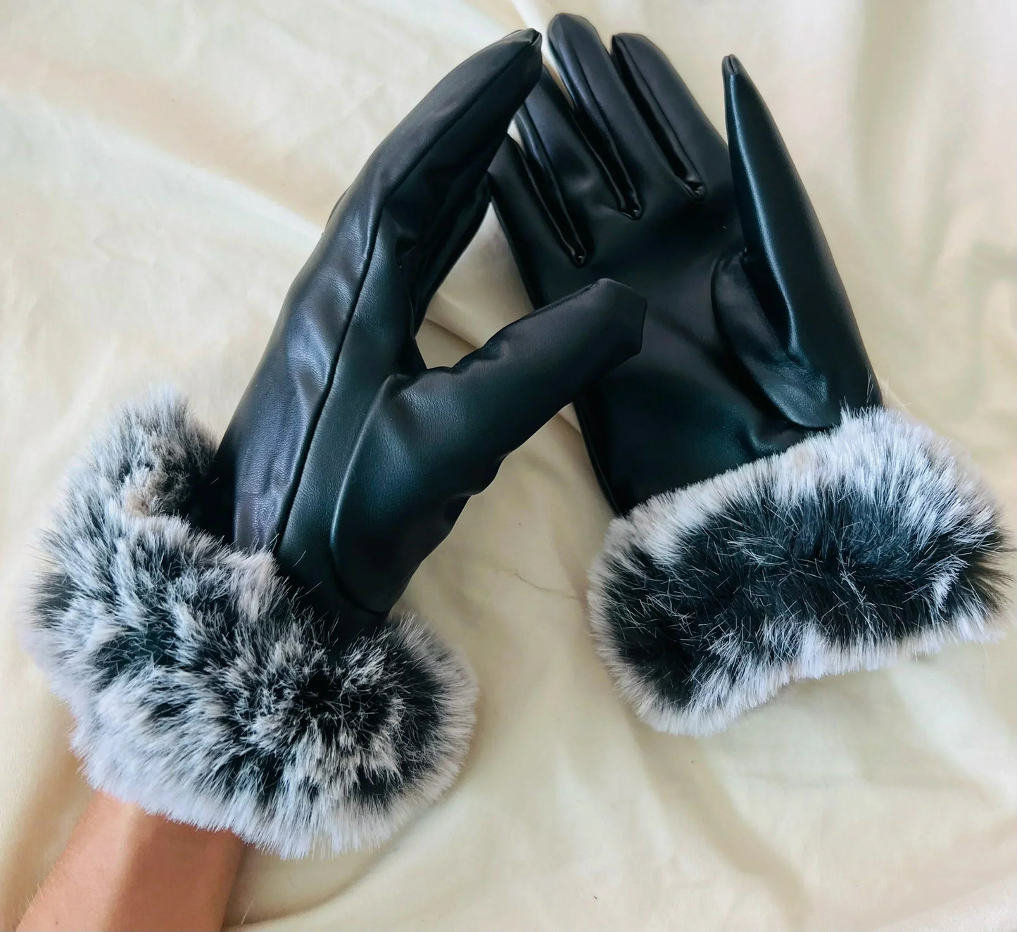 Lotte | Stylish and warm leather gloves