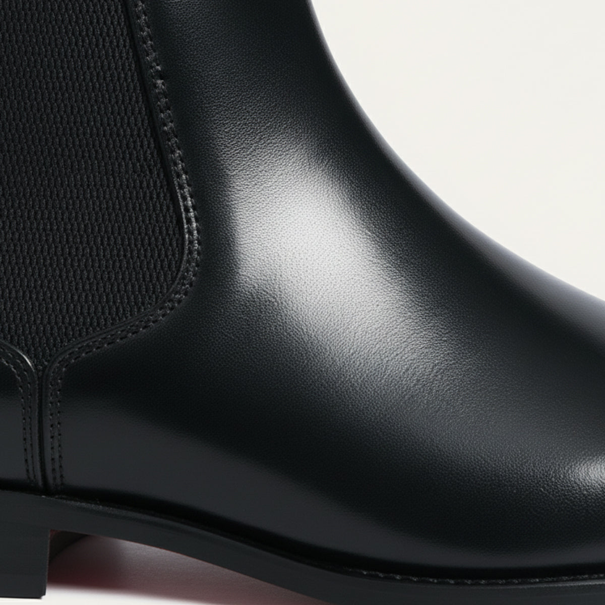 Men’s Sleek Leather Chelsea Boots with Cap Toe