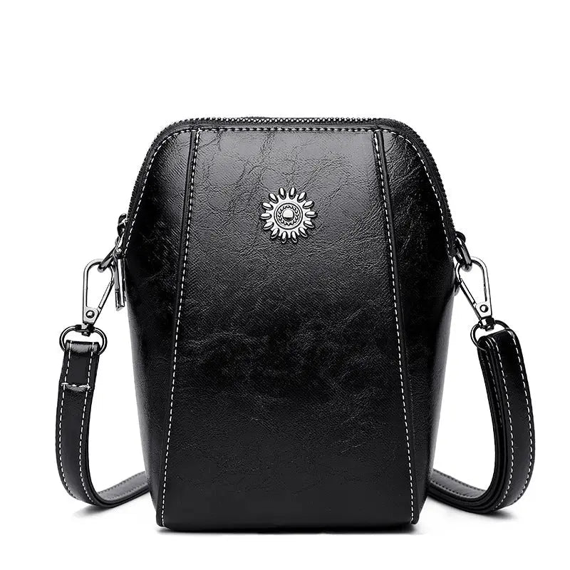 Lea | Elegant Leather Shoulder Bag – Chic, Compact & Effortlessly Refined