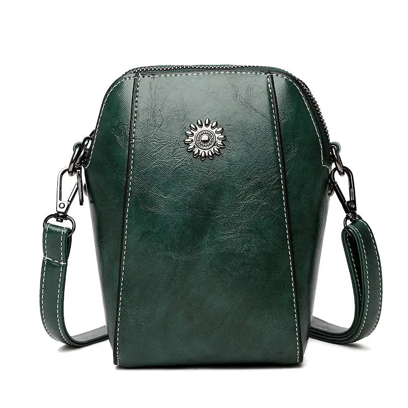 Lea | Elegant Leather Shoulder Bag – Chic, Compact & Effortlessly Refined