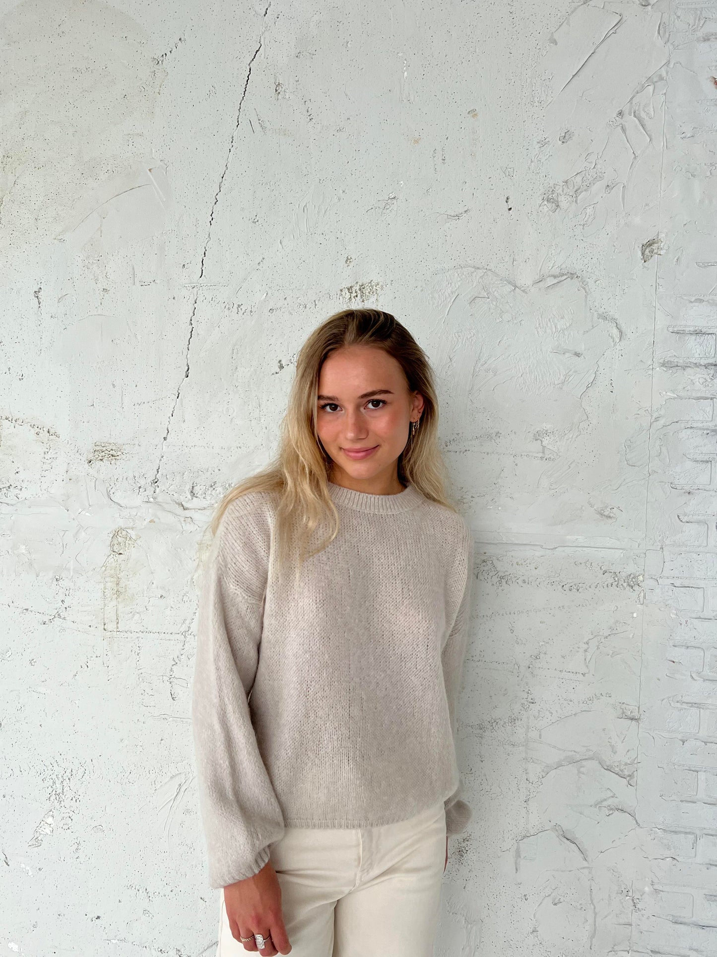 Soft Women's Sweater with Relaxed Fit - Aurena