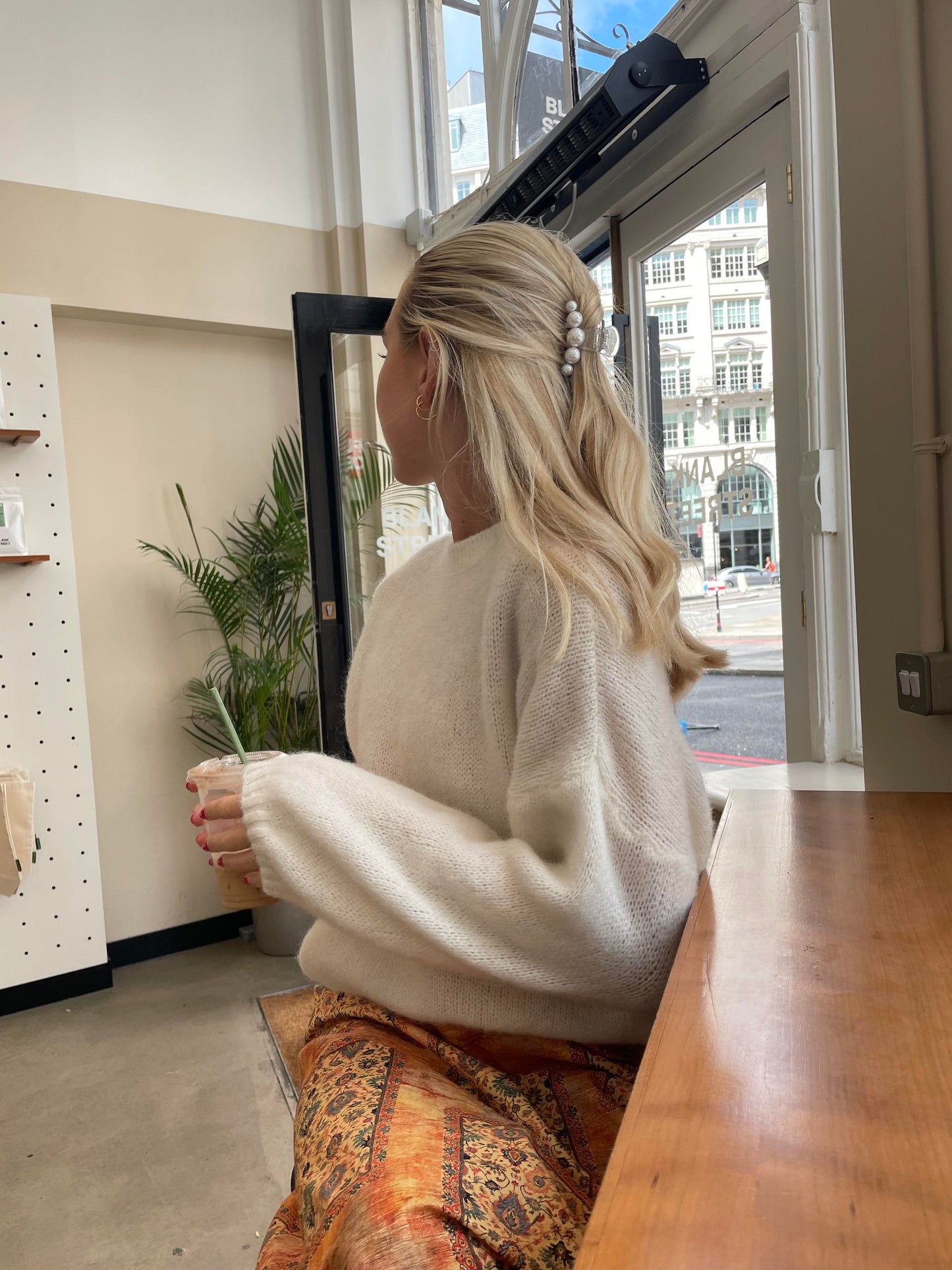 Soft Women's Sweater with Relaxed Fit - Aurena