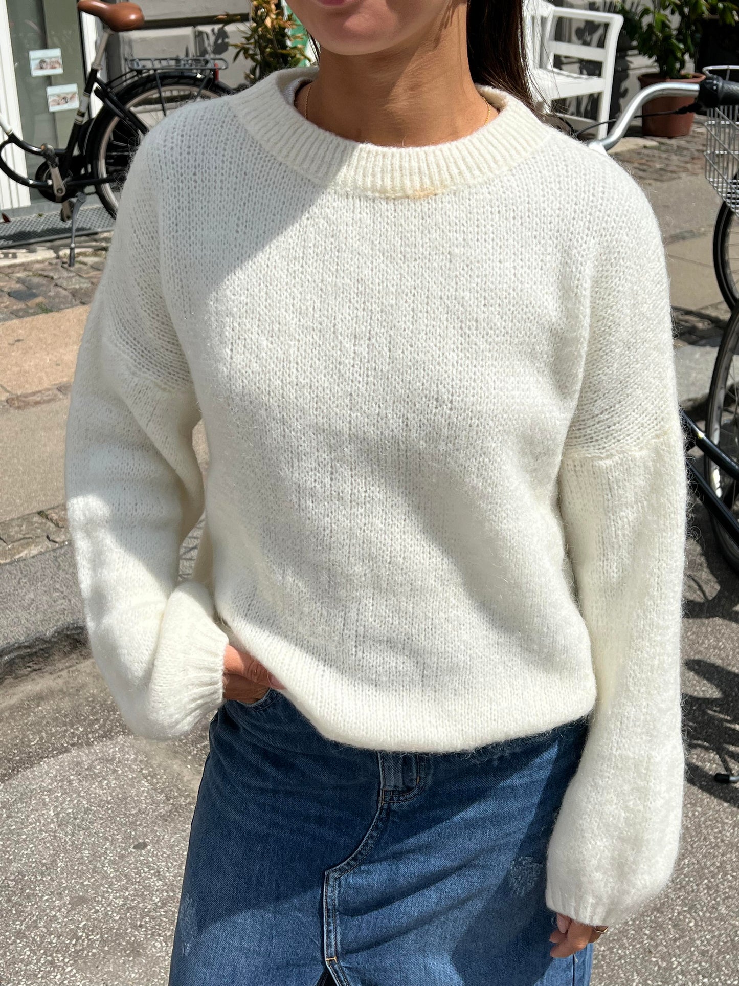 Soft Women's Sweater with Relaxed Fit - Aurena
