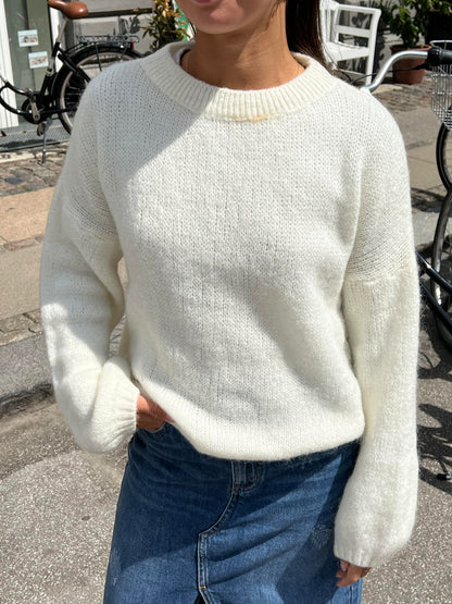 Soft Women's Sweater with Relaxed Fit - Aurena