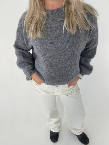 Soft Women's Sweater with Relaxed Fit - Aurena