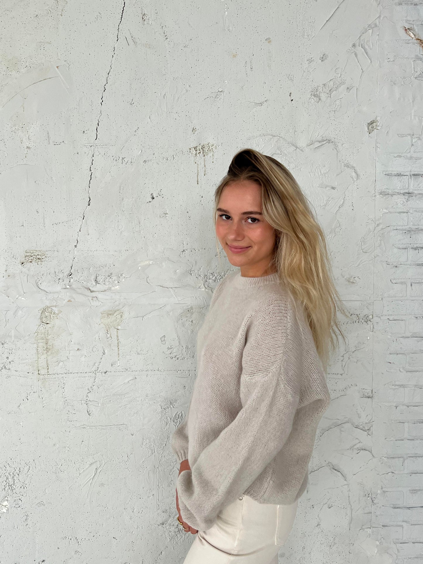 Soft Women's Sweater with Relaxed Fit - Aurena