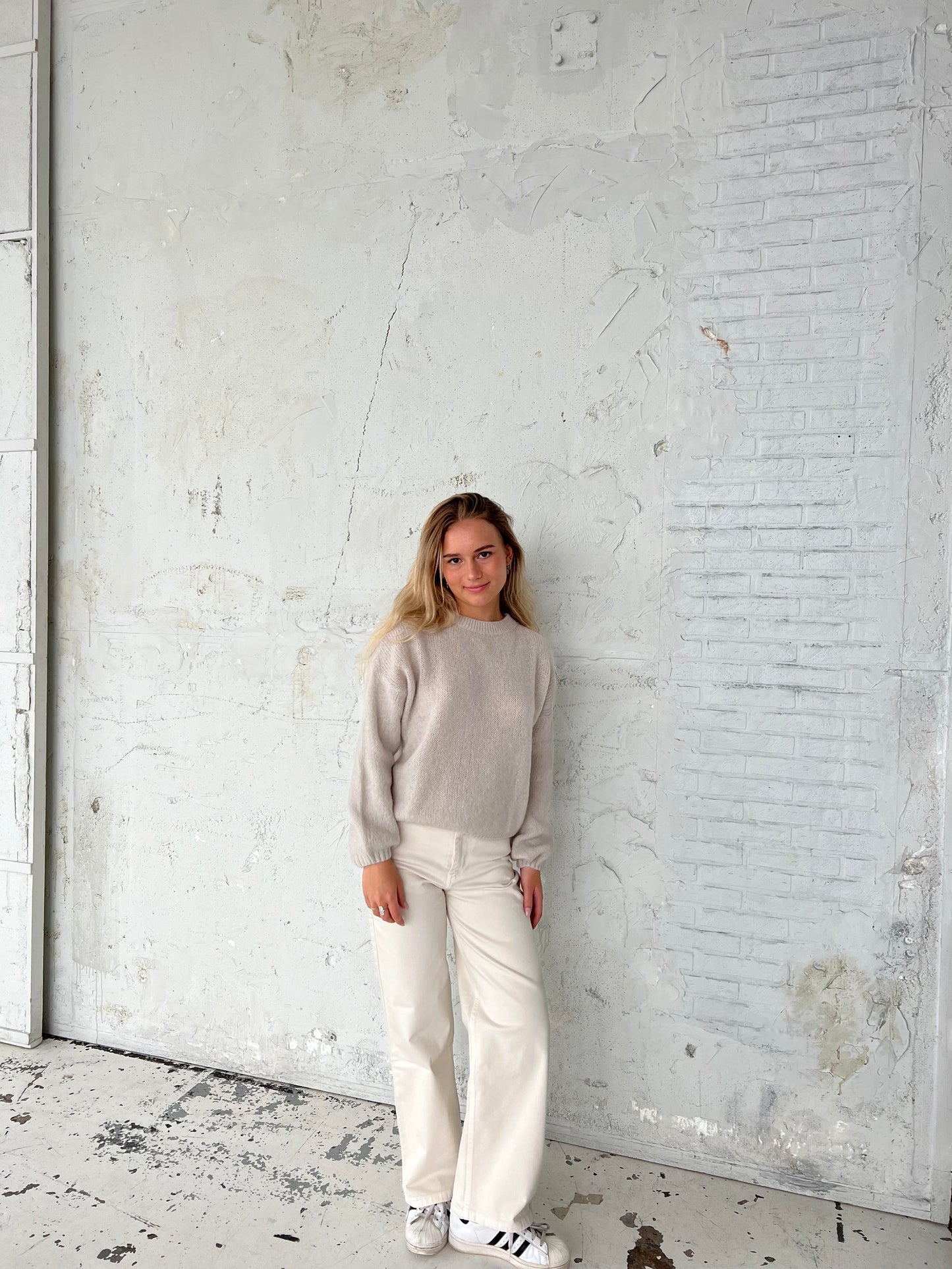 Soft Women's Sweater with Relaxed Fit - Aurena