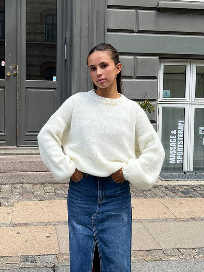 Soft Women's Sweater with Relaxed Fit - Aurena